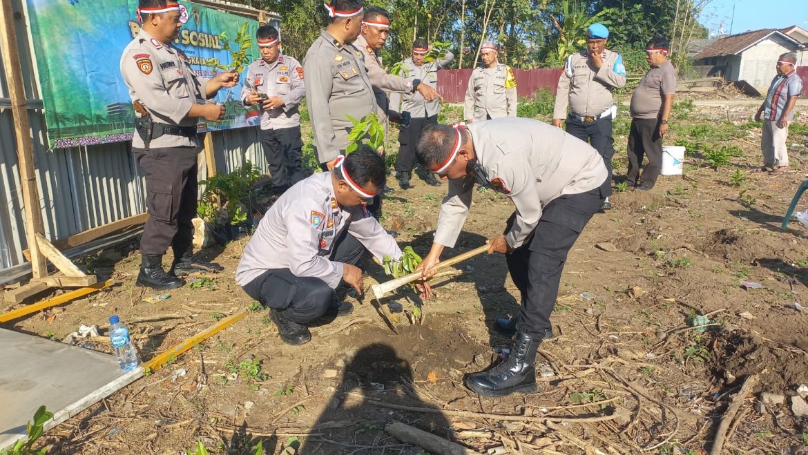 Menyambut HUT Bhayangkara ke 78, Polsek Cibarusah Giat Penanaman Pohon