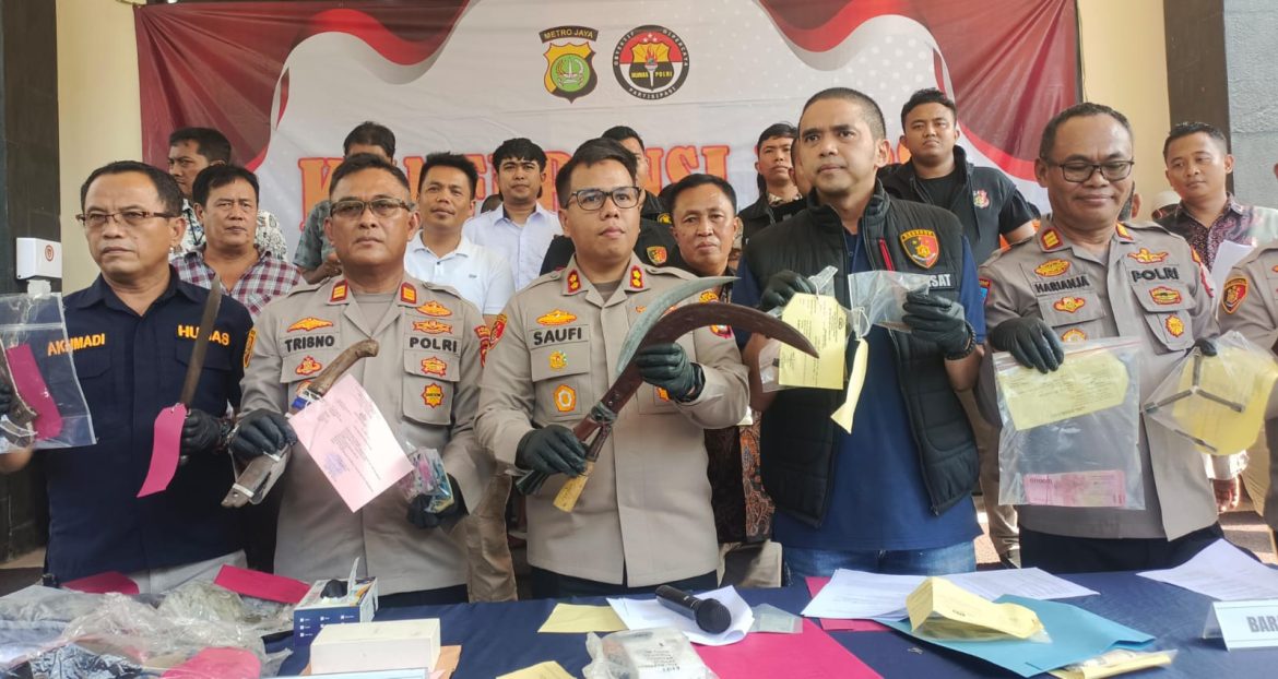 Polres Metro Bekasi Gelar Konferensi Pers Pengungkapan Kasus Menonjol