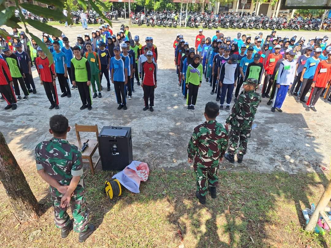 Kodim 0707/Wonosobo Bantu Sekolah dalam Kegiatan MPLS untuk Kebangsaan dan Disiplin Kodim 0707/Wonosobo Bantu Sekolah dalam Kegiatan MPLS untuk Kebangsaan dan Disiplin