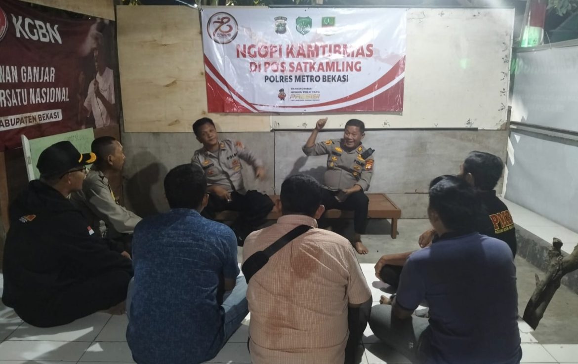Ngopi Kamtibmas bareng Warga, Kapolsek Cibarusah Bahas Sistem Penanganan Dini Aksi Tawuran Lewat Program Police Goes to School Ngopi Kamtibmas bareng Warga, Kapolsek Cibarusah Bahas Sistem Penanganan Dini Aksi Tawuran Lewat Program Police Goes to School
