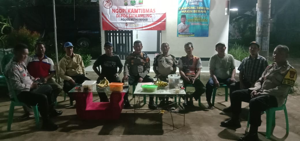 Dalam Giat Ngopi Kamtibmas, Kapolsek Cibarusah Ajak Warga Bertanggungjawab Keamanan di Lingkungan