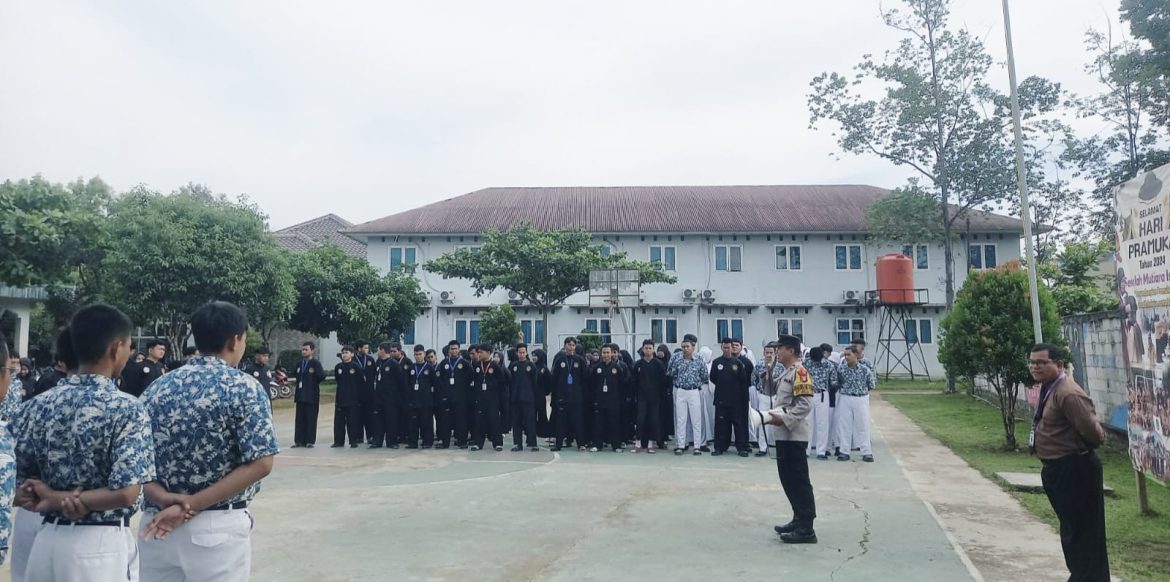 Bhabinkamtibmas Polsek Serang Baru Berikan Edukasi di SMA Mutiara Islam Plus