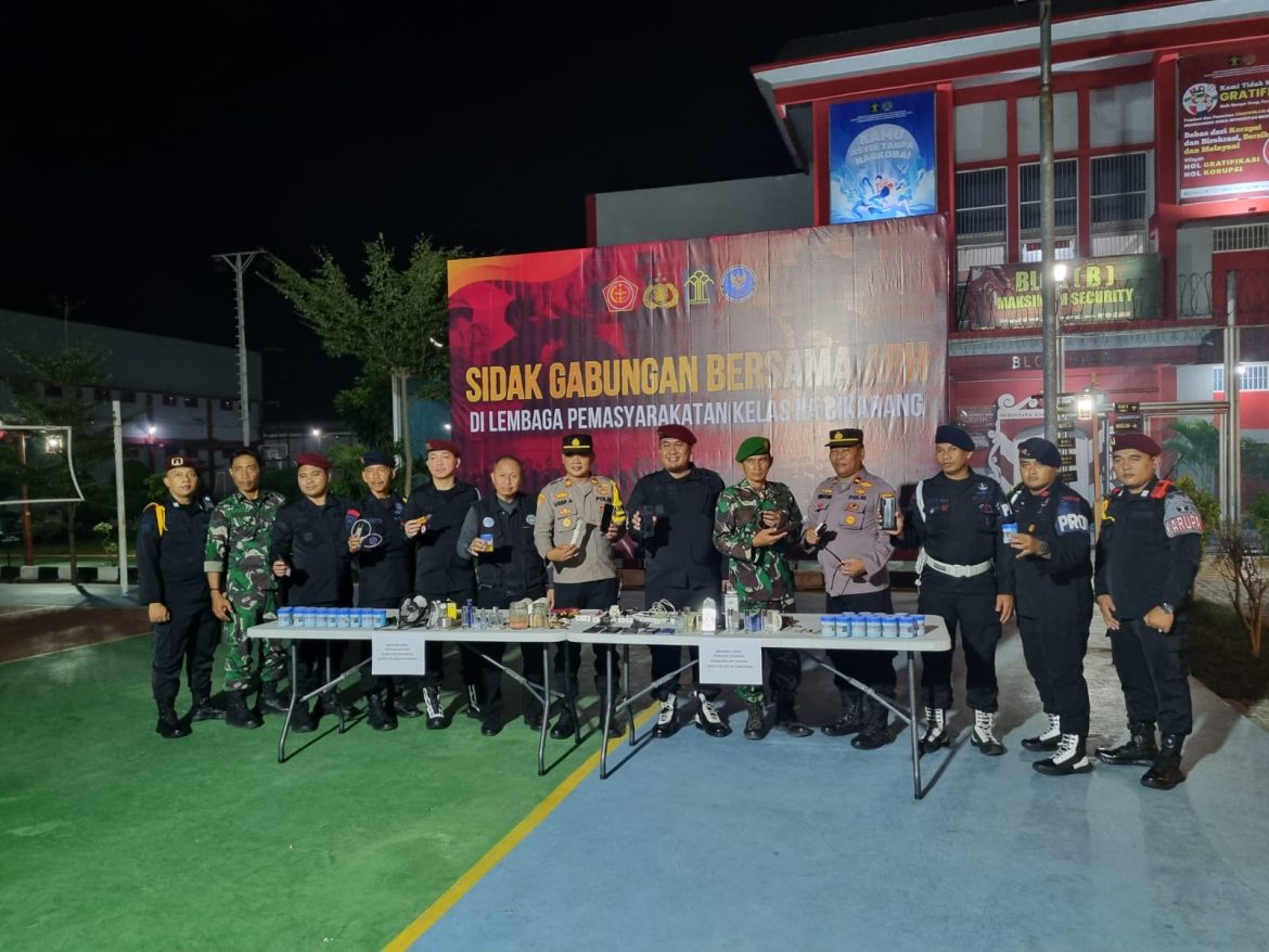 Polsek Cikarang Pusat Dampingi Sidak Gabungan Pemasyarakatan di Lapas Kelas II A Cikarang