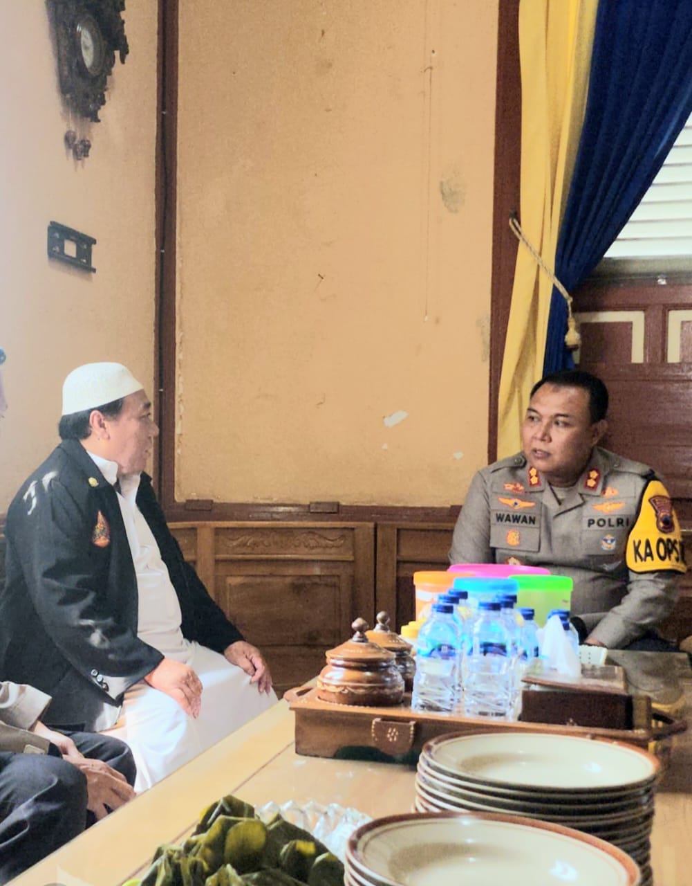 Wujud Implementasi Slogan Polres Blora Hebat, Kapolres Blora Sarapan Gratis Bersama Masyarakat