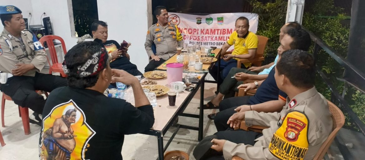Sampaikan Pesan Kamtibmas, Kapolsek Serang Baru Ngopi   bareng Warga