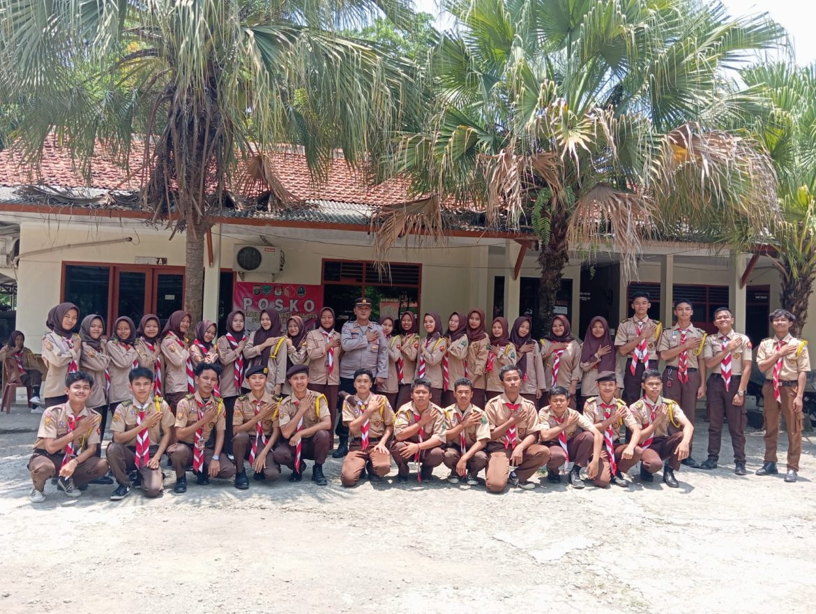 Kapolsek Cibarusah Lakukan Pembinaan Terhadap Pramuka Saka Bhayangkara