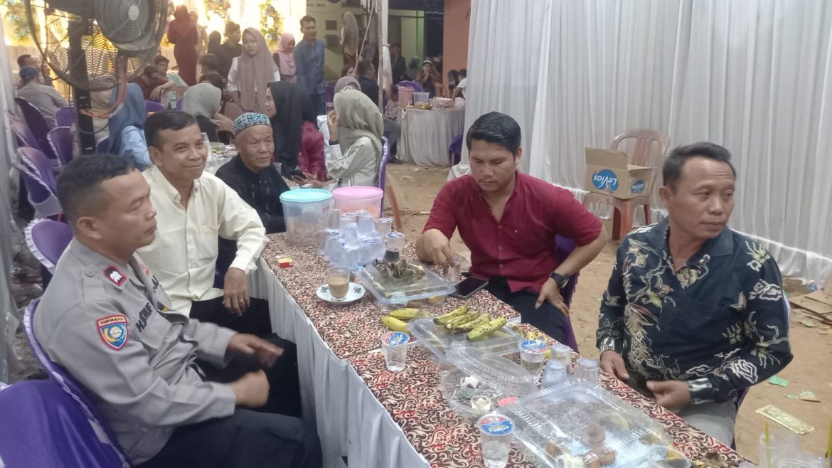 Cooling System, Bhabinkamtibmas Polsek Serang Baru Sapa Warga dan Berikan Himbauan Kamtibmas di Acara Resepsi Pernikahan