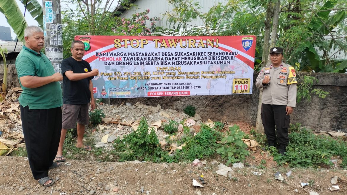 Polsek Serang Baru Pasang Puluhan Spanduk Stop Tawuran di Lokasi Strategis