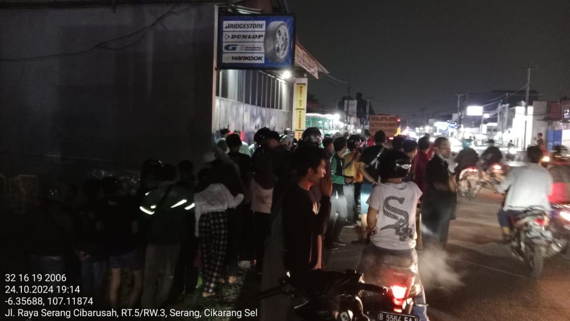 Polsek Cikarang Selatan Cek TKP Penemuan Mayat Wanita di Selokan Air