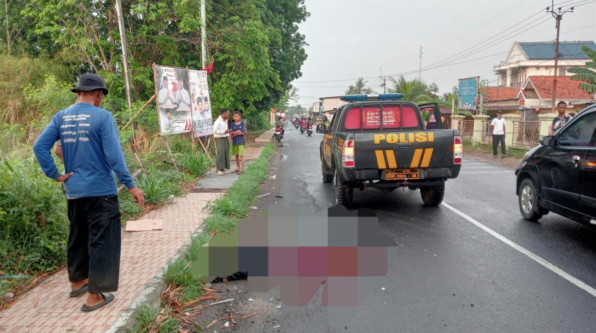 Polsek Cikarang Timur Evakuasi Seorang Wanita Korban Tabrak Lari
