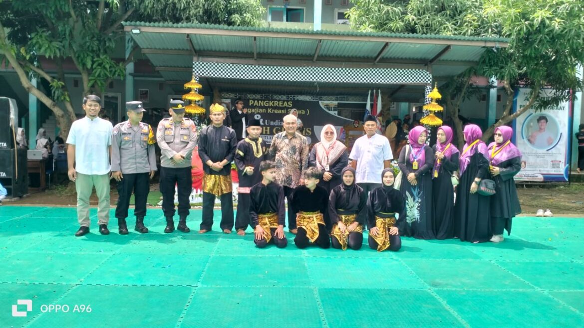 Police Goes to School Polsek Serang Baru di Yayasan Pendidikan Mutiara Islami Plus