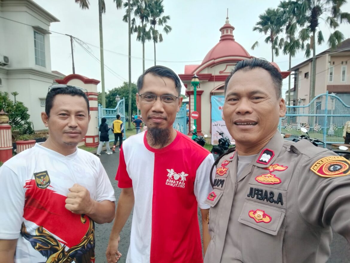 Kapolsubsektor Polsek Cikarang Pusat Giat Pengamanan dan Monitoring Senam dan Bazar