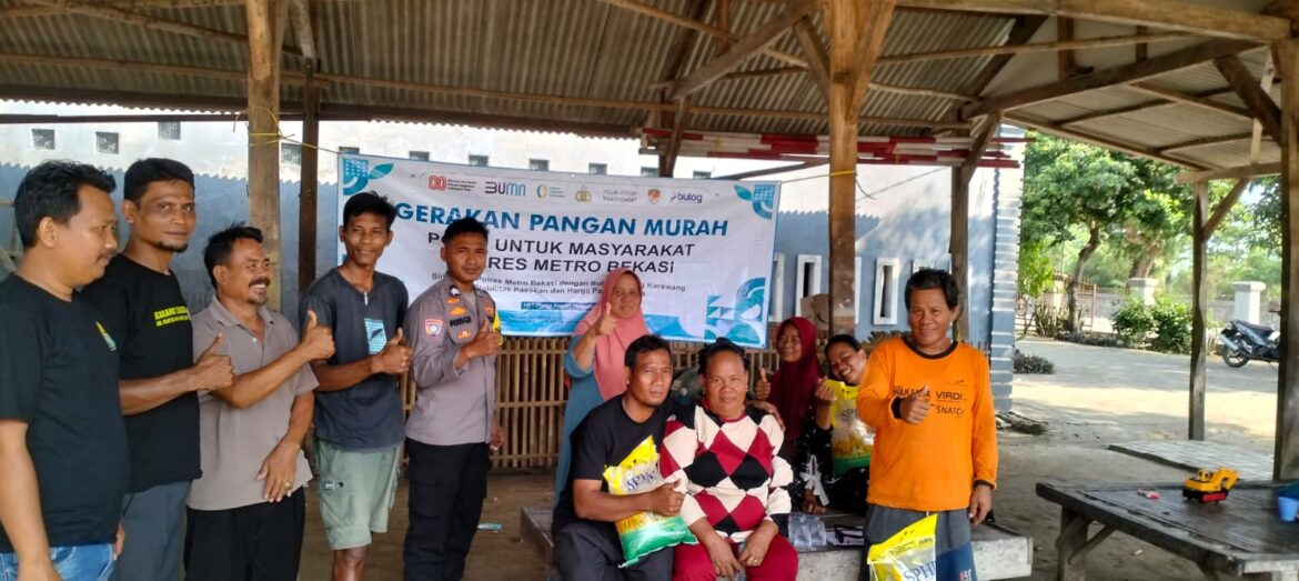 Polsek Muaragembong Buka Stand Beras Murah Di Mapolsek