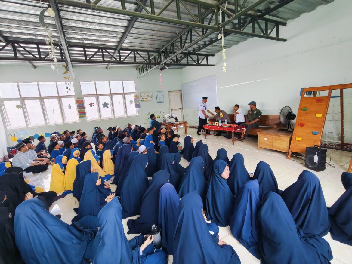 Sinergi Polri dan Komascipol Kampanyekan Anti Bullying Di SMP Dan SMA Ittibaaul Ihsan Cepu, Blora