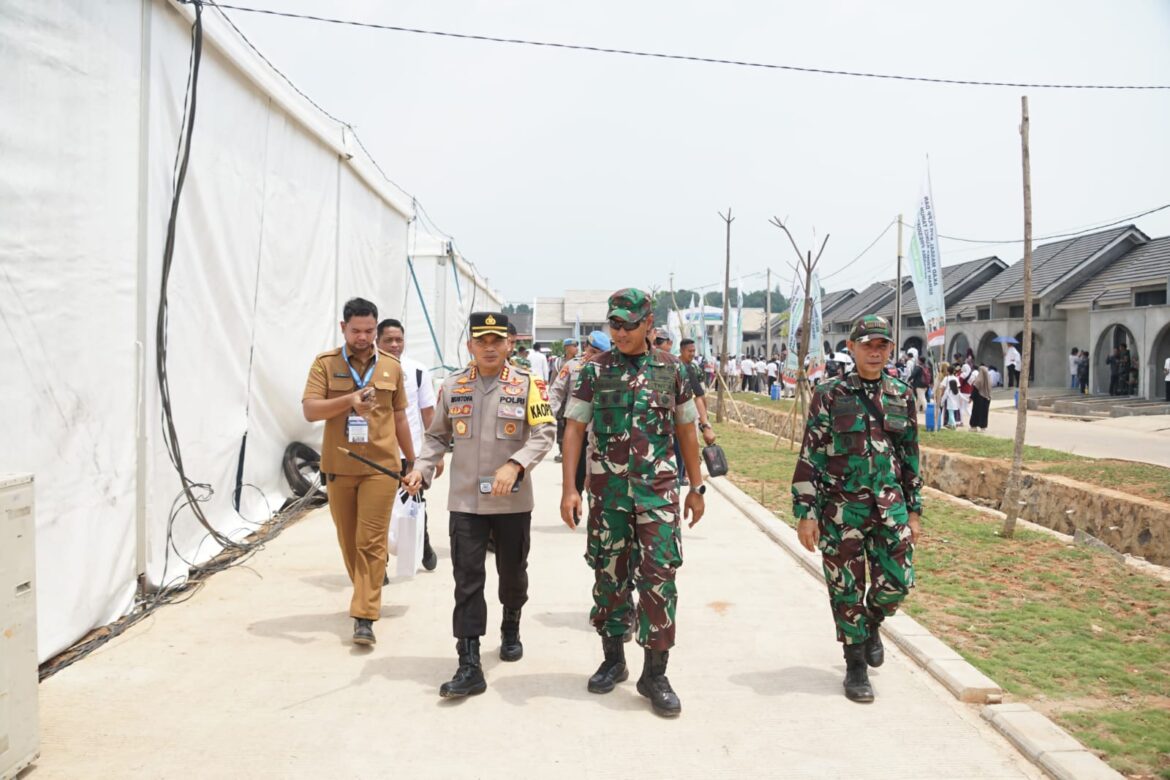 Kapolres Metro Bekasi Pimpin Pengamanan Kunjungan Kerja Presiden RI di Kabupaten Bekasi
