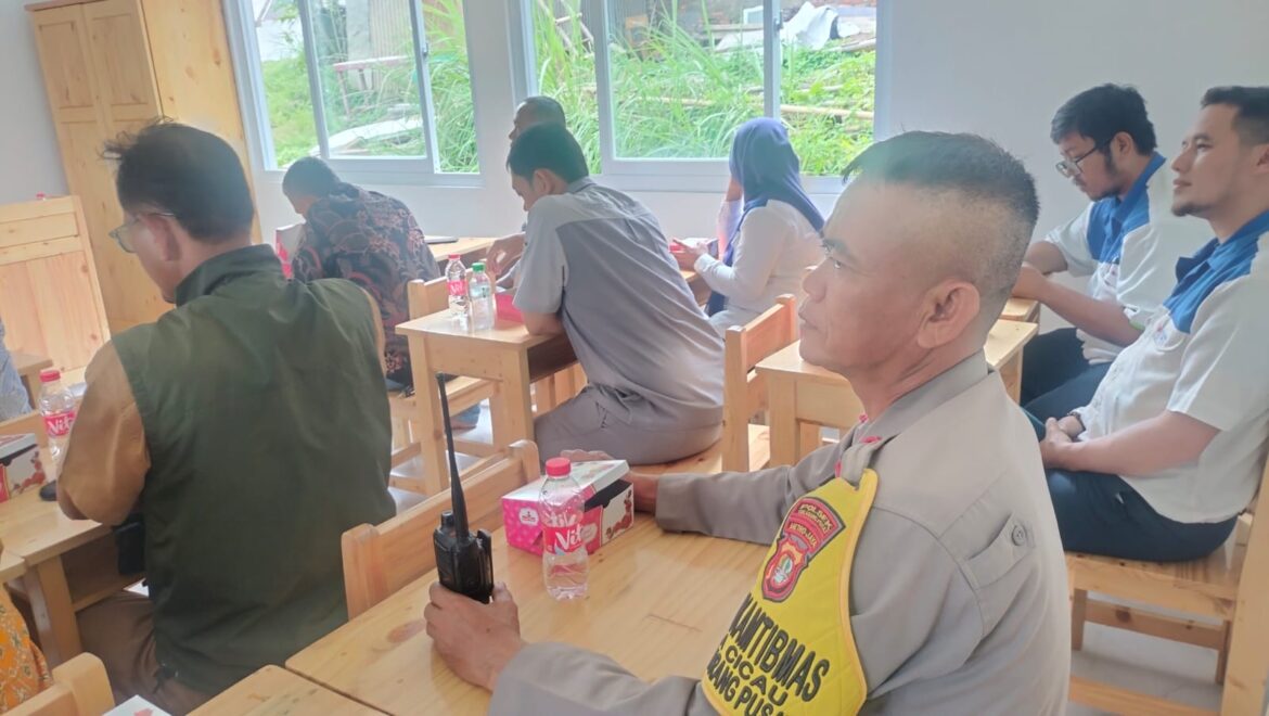 Bhabinkamtibmas Polsek Cikarang Pusat Pantau Peresmian Sekolah Madrasah CSR PT Suzuki Indomobil dan PT Harosa Darma Nusantara