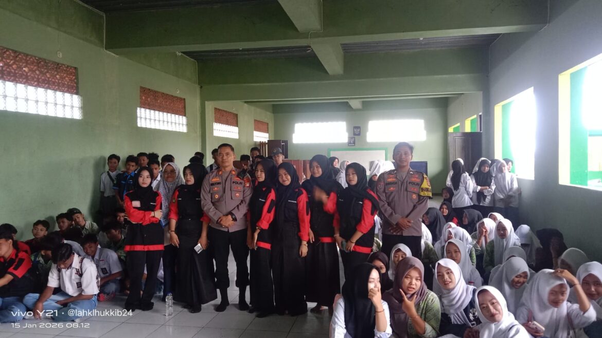 Kapolsek Muaragembong Berikan Penyuluhan Bahaya Penyalahgunaan Narkoba, Tawuran dan Kenakalan Remaja di MA, SMK Assa’adatul Abadiah Muaragembong
