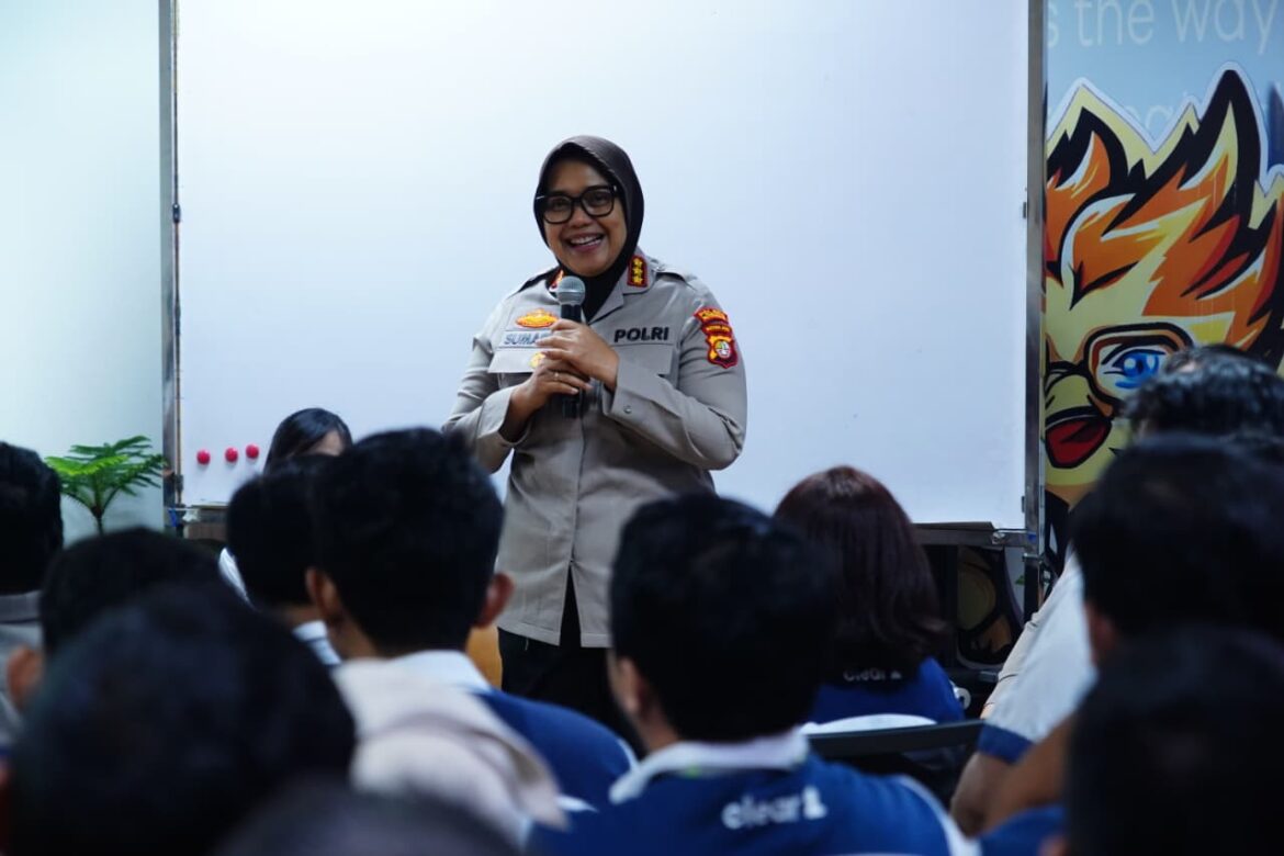 Kapolres Metro Bekasi Gencarkan Safari Kamtibmas: Perangi Narkoba dan Sosialisasikan Layanan 110 di Kawasan Industri